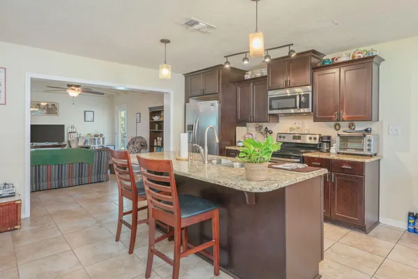 211 ANDERSON DR