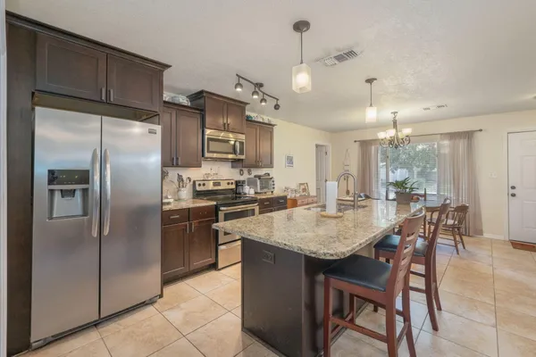 211 ANDERSON DR