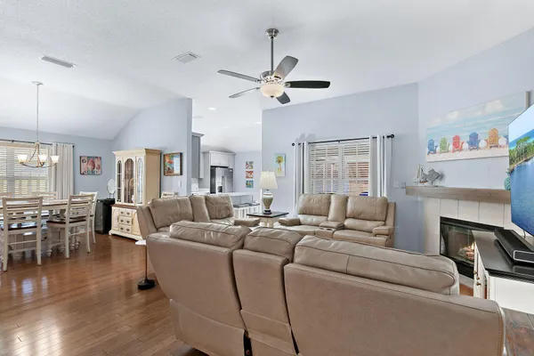 362 BAY TREE DR