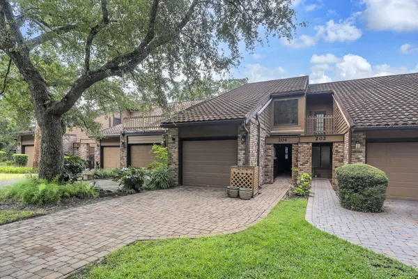 204 REGATTA DR