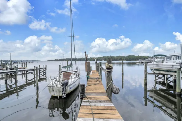 204 REGATTA DR