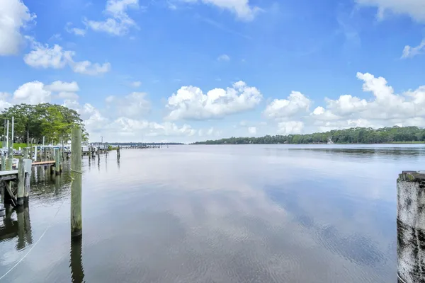 204 REGATTA DR