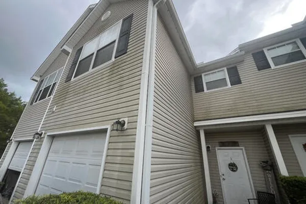 123 FARRAH AVE