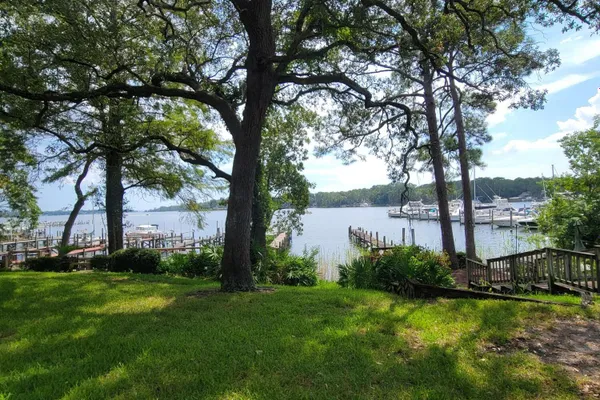 104 REGATTA DR 104