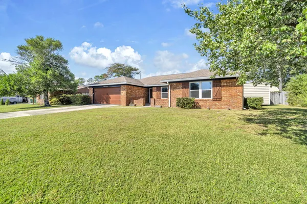 2005 PLUMOSA PALM DR