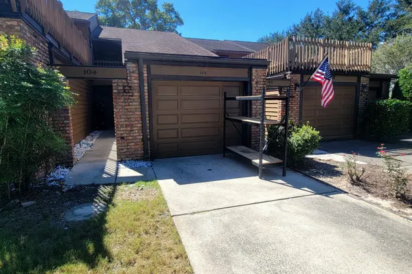 104 REGATTA DR 104