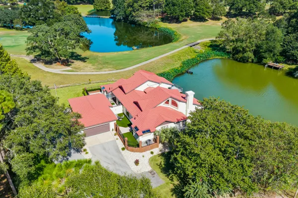 1100 LAKE WAY DR