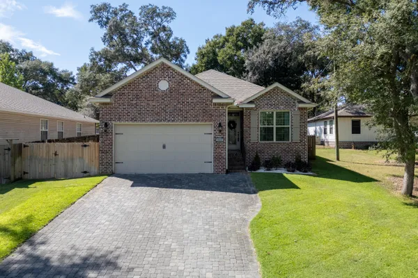 621 IVY AVE