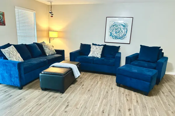 112 AUSTIN CT