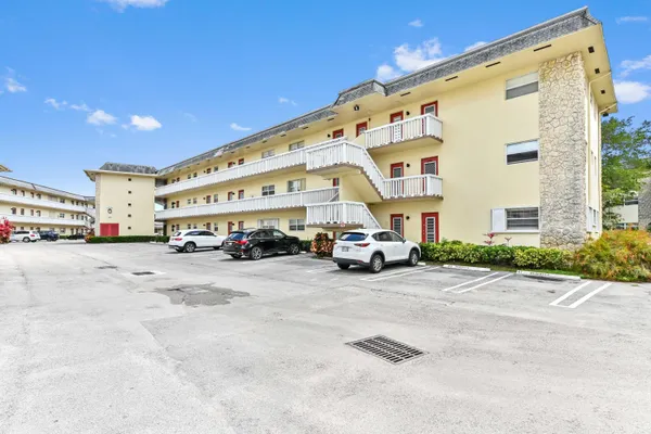 4321 NW 16TH ST C302