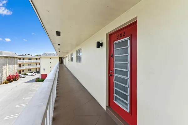 4321 NW 16TH ST C302