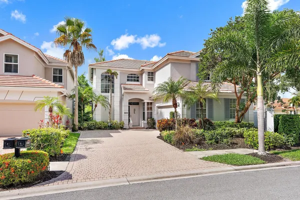 8208 HERITAGE CLUB DR