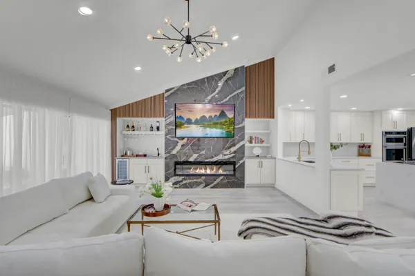 39 EDINBURGH DR