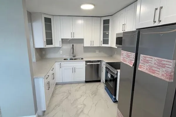 810 LAKE SHORE DR 19