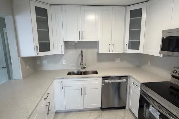 810 LAKE SHORE DR 19