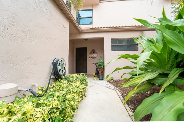 1672 CYPRESS POINTE DR 1A