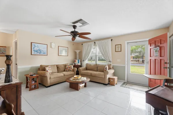 1341 SE SEASHELL LN