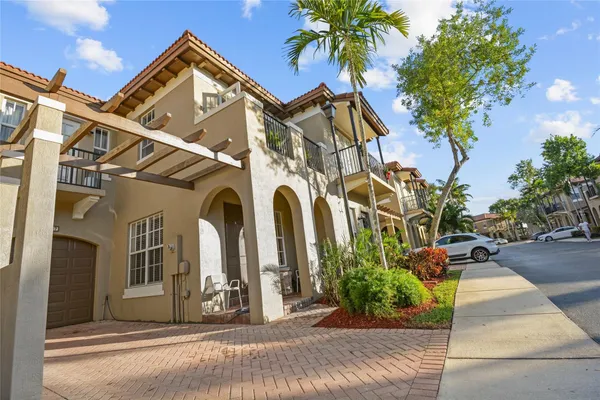 6927 JULIA GARDENS DR