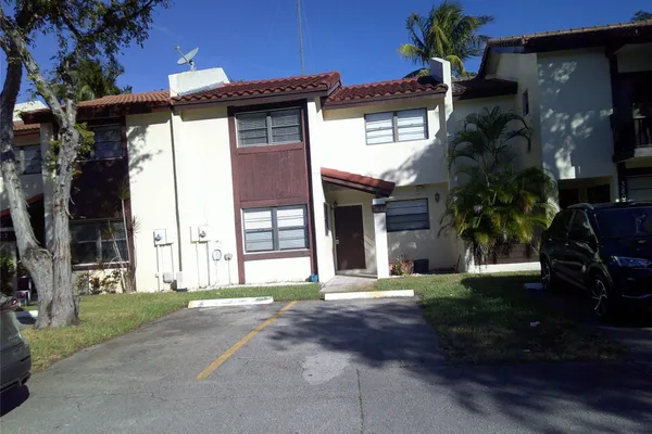 3810 SW 52ND AVE 3810