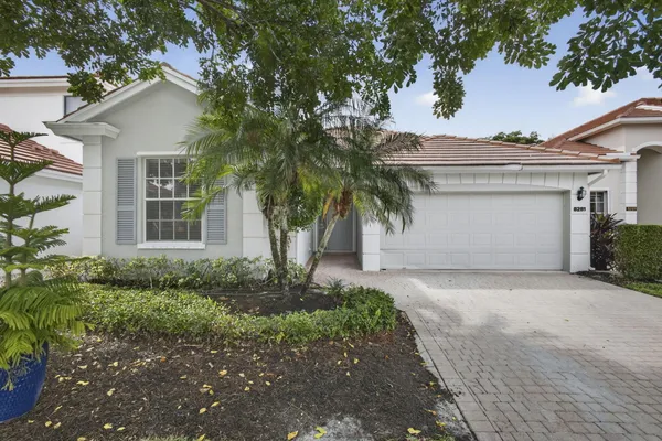 8281 HERITAGE CLUB DR DR