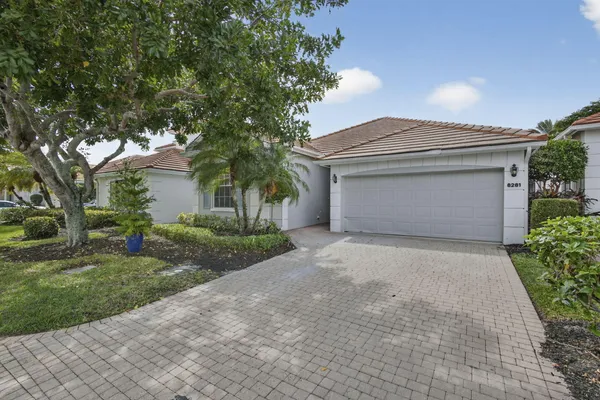 8281 HERITAGE CLUB DR DR