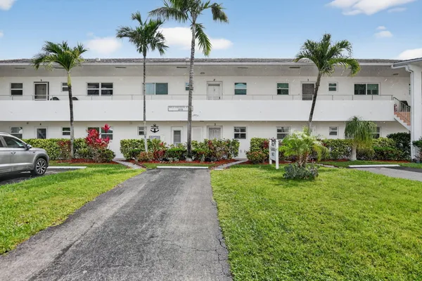 2570 BANYAN RD 3