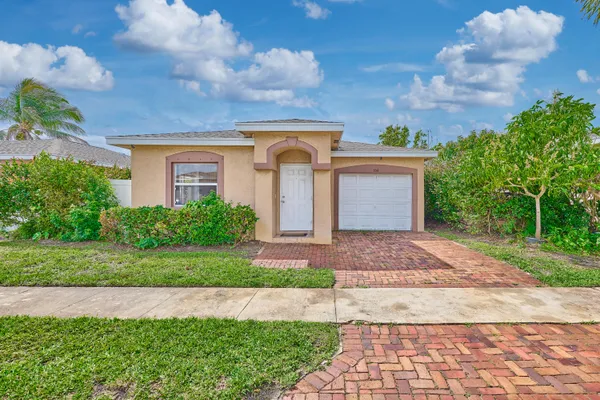 556 E RIDGE CIR CIR
