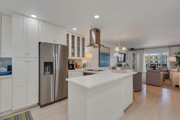 4049 OCEAN DR 402