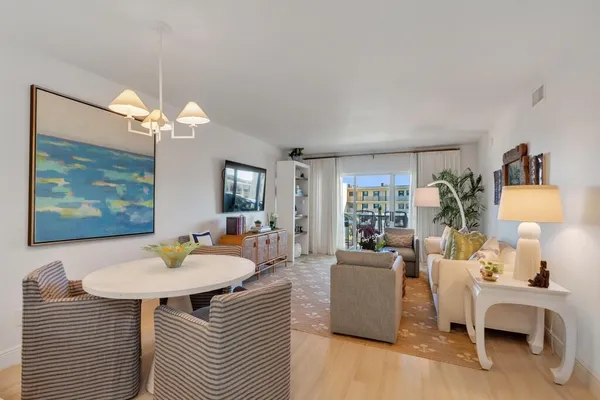4049 OCEAN DR 402
