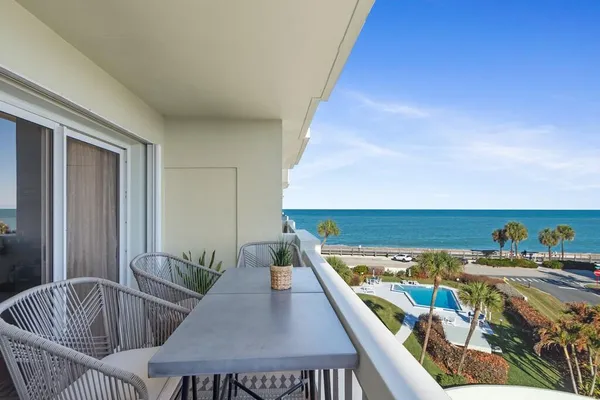 4049 OCEAN DR 402