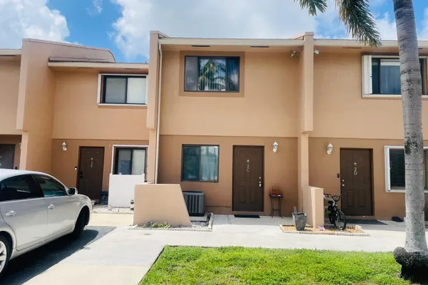 139 SPARROW DR 2C