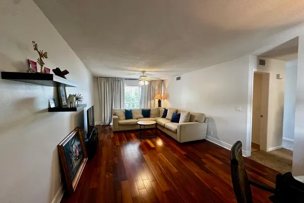148 YACHT CLUB DR 13
