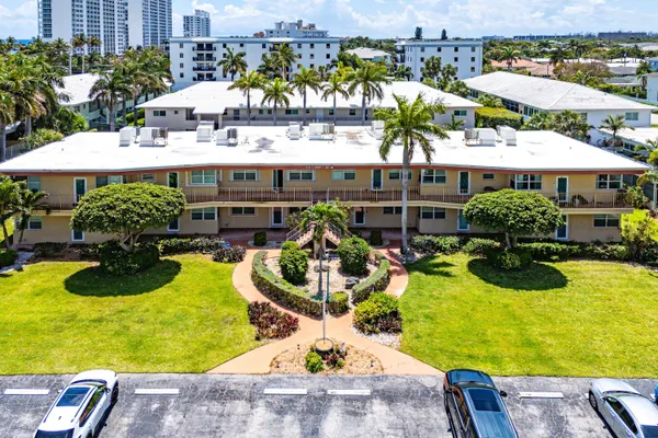 930 OSCEOLA DR 9