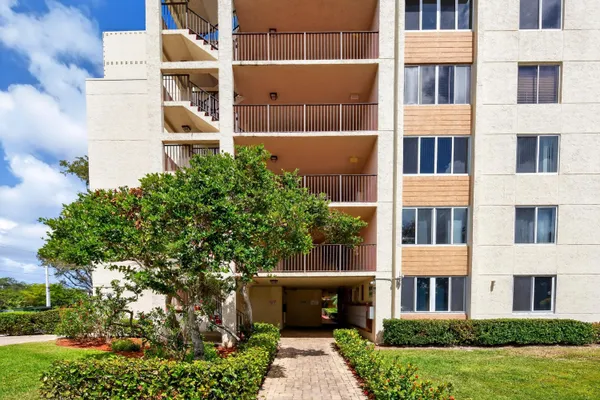 3223 RIVERSIDE DR C-406