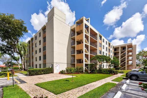 3223 RIVERSIDE DR C-406