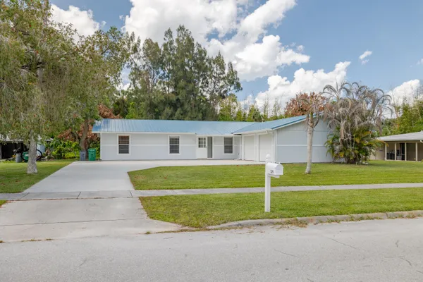 320 CHAMBERLAIN BLVD