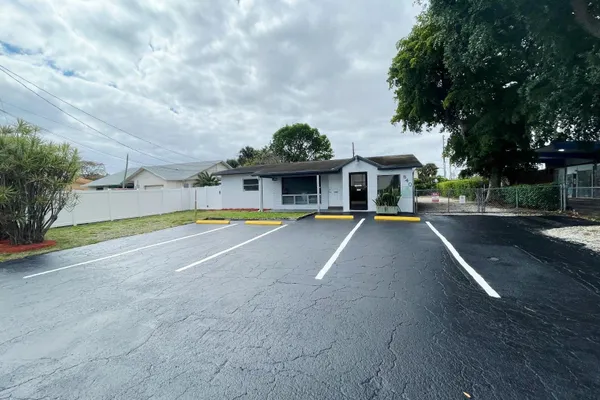 840 NW 33 ST