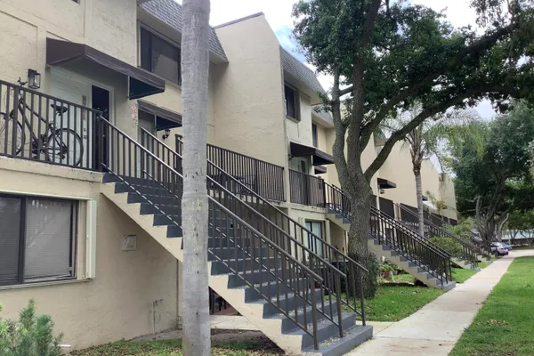 105 DEER CREEK RD 205