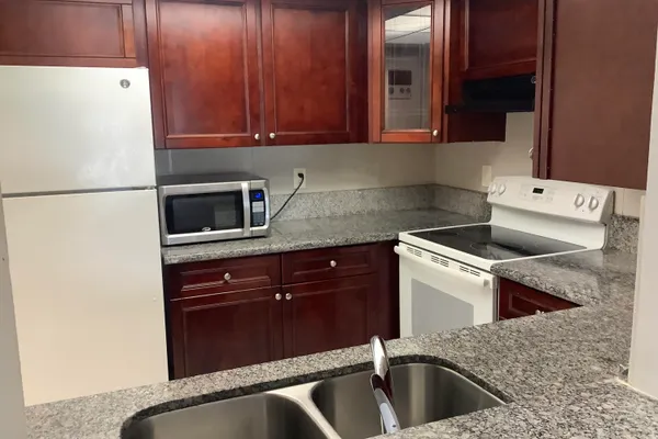 105 DEER CREEK RD 205