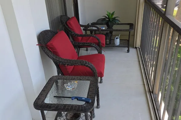 5310 LAS VERDES CIR 220