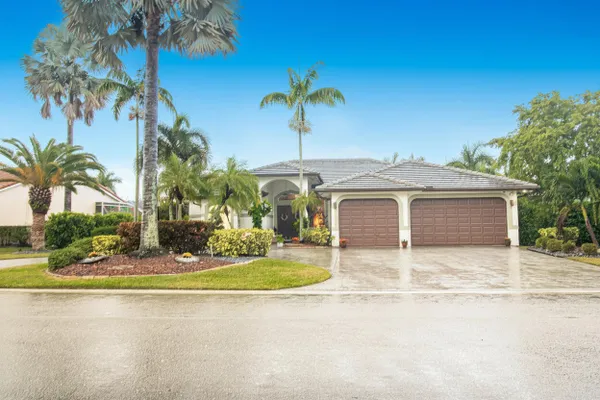 5062 KENSINGTON CIR