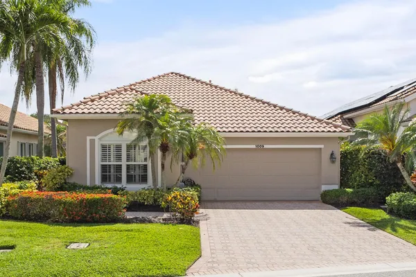 1009 DIAMOND HEAD WAY