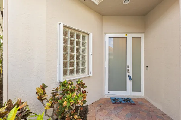 1009 DIAMOND HEAD WAY