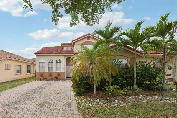 405 E ROYAL COVE CIR