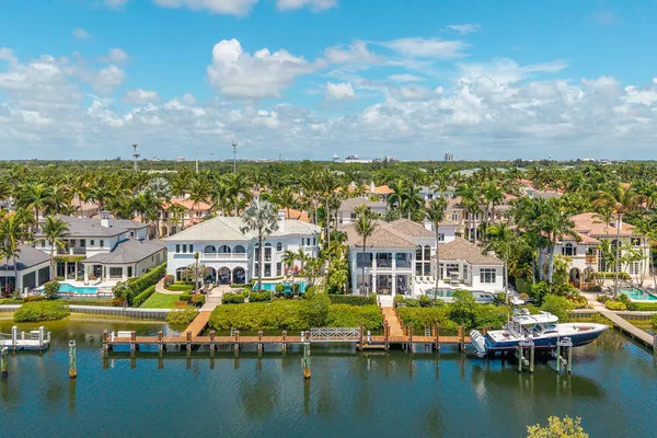 792 HARBOUR ISLES CT