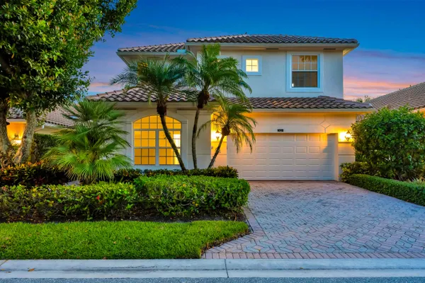 1012 DIAMOND HEAD WAY