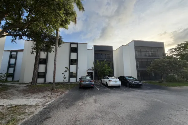 4040 N HILLS DR 35