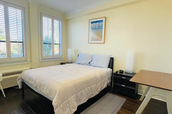 235 SUNRISE AVE 2262