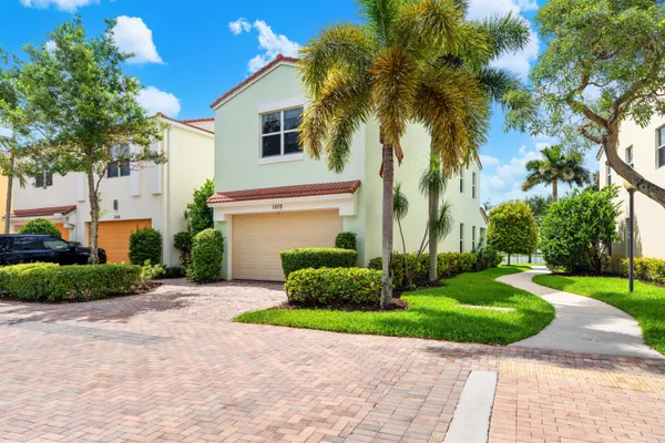 1570 NW 48TH PL