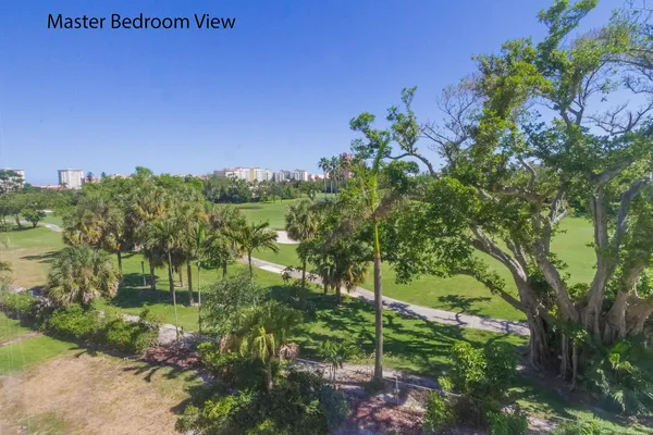 300 E ROYAL PALM RD 0420